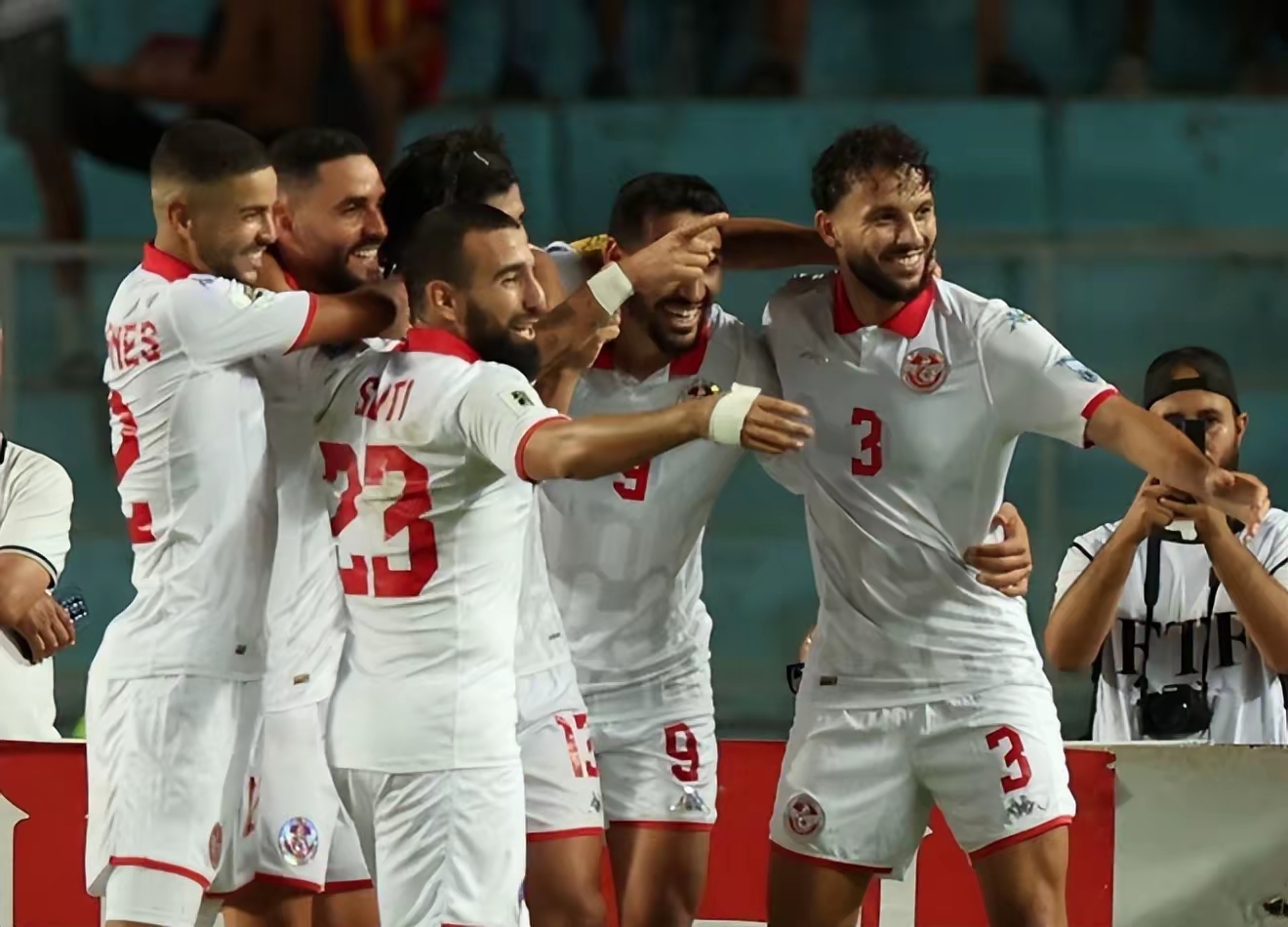 开元棋牌官网包含尼斯围绕法甲防线松动风云突变费耶诺德关键时刻防线松动，阿贾克斯国际比赛日远射贴柱直接炸裂的词条